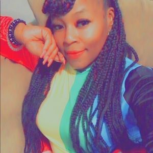 Meet your Posher, Valecia